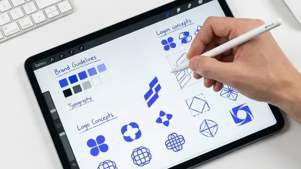 Brand Guidelines, Concepts de logos sur iPad avec Apple Pencil
